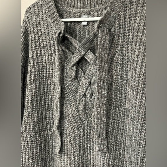 Women’s Aerie Chunky Knitted V-Neck Lace Up Sweater - Picture 4 of 8